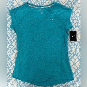 Nike Running top size Medium. NWT